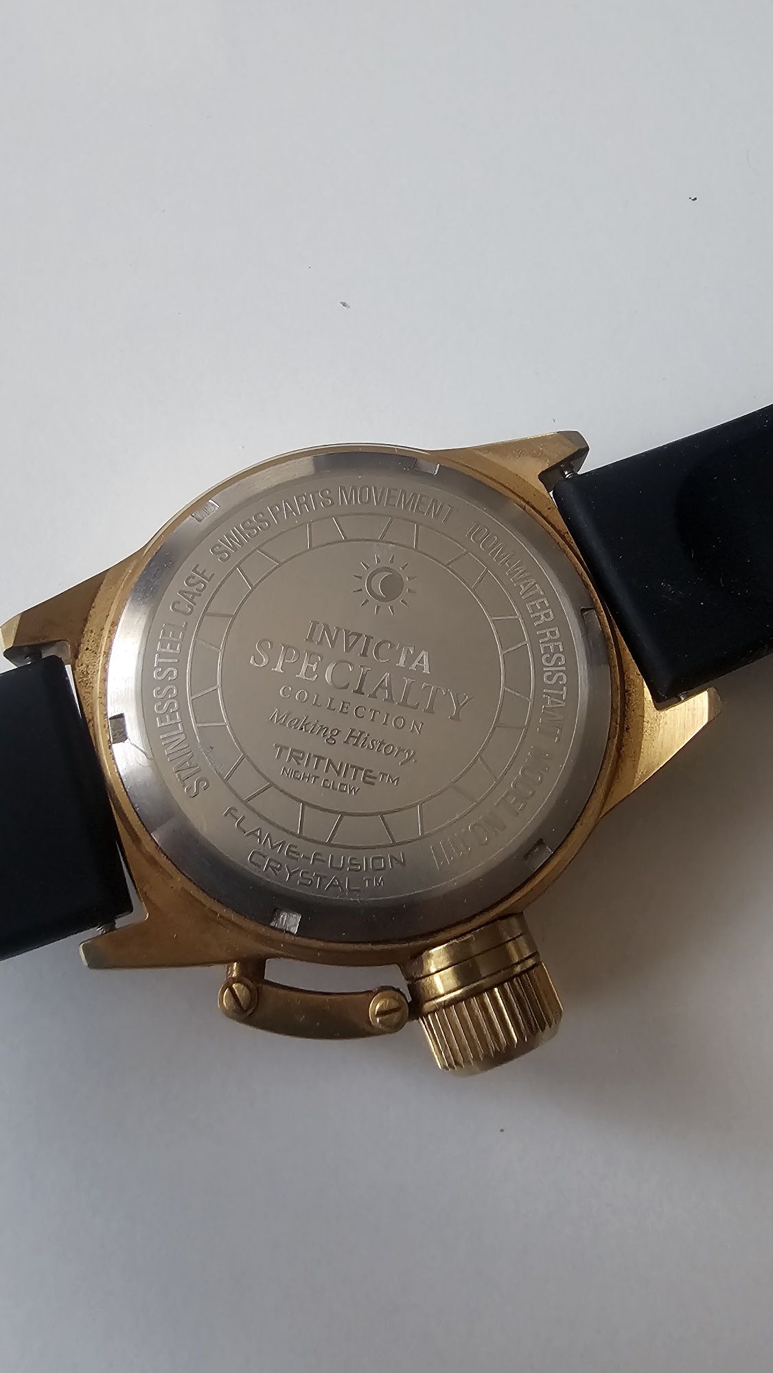Часовници Invicta и Hector H