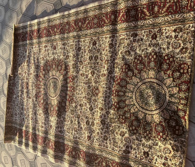 Продается ковер 2,5 на 1,2