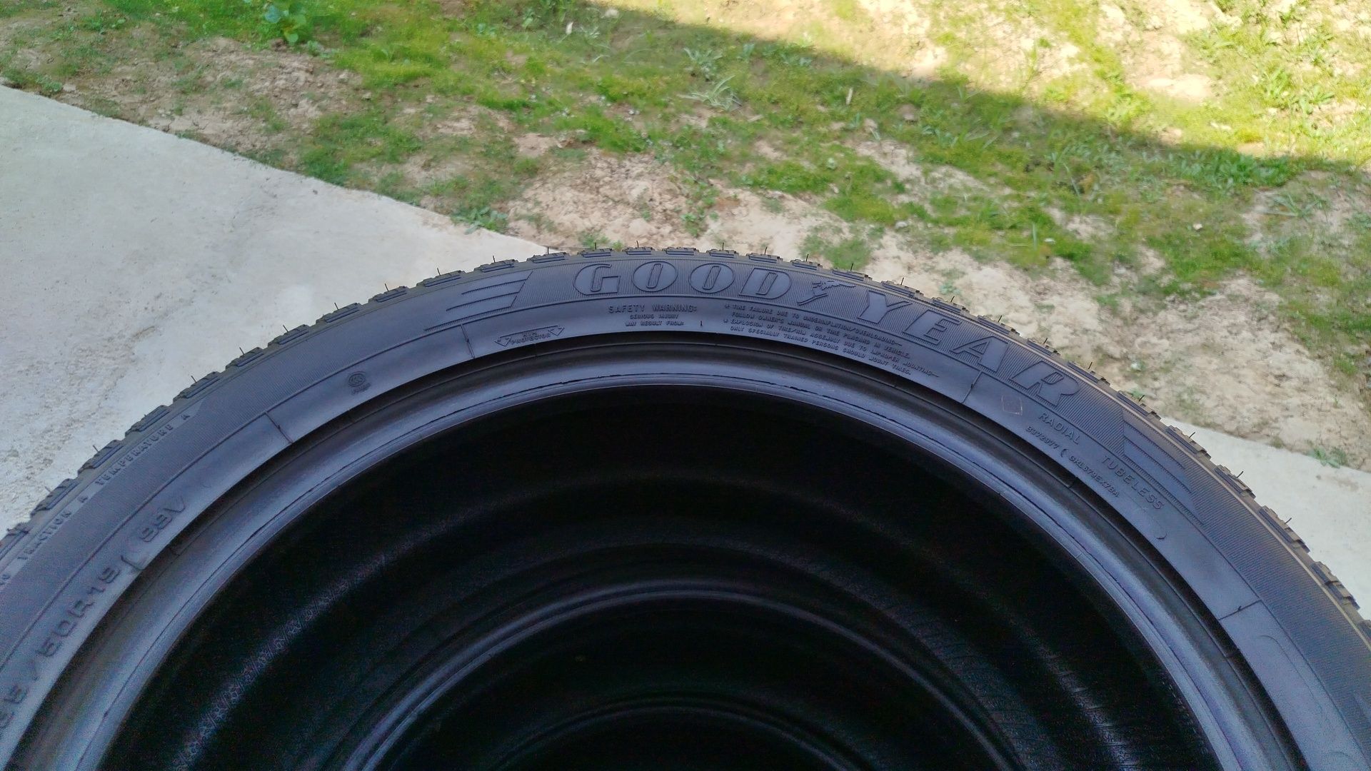 235 50 R19 Shina Good Year