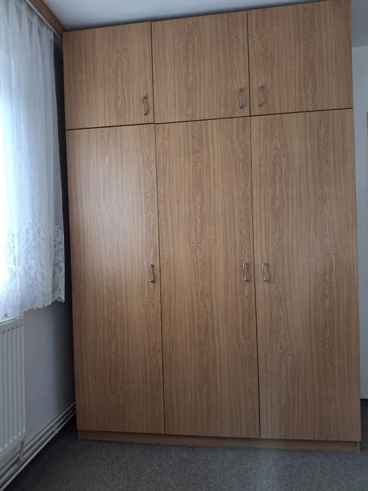 Sifonier-vitrina-canapea extensibila