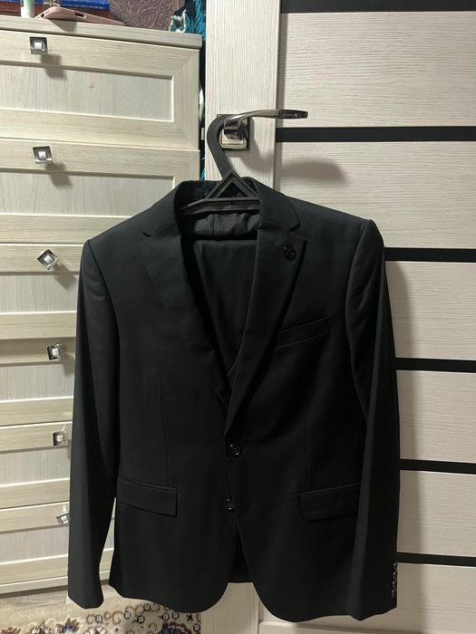 Продам костюм тройка подростковый