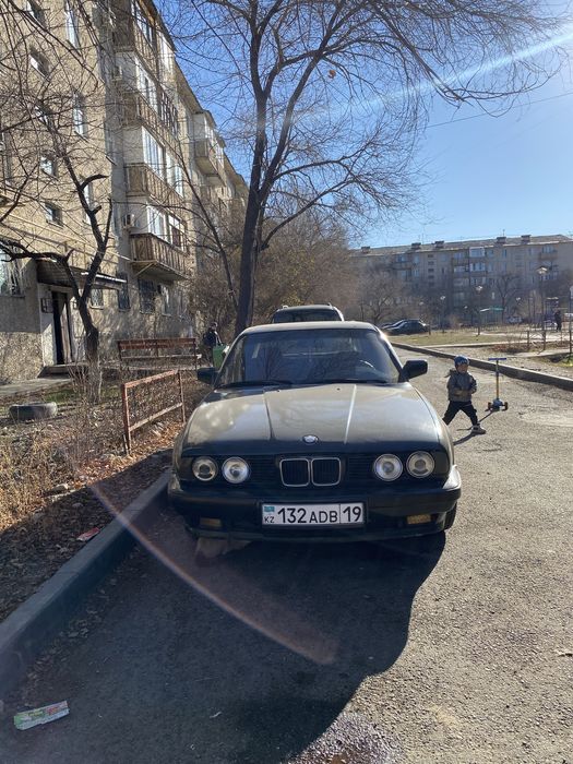 Машина бмв.