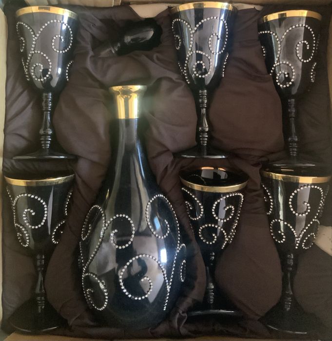 Графин с фужерами