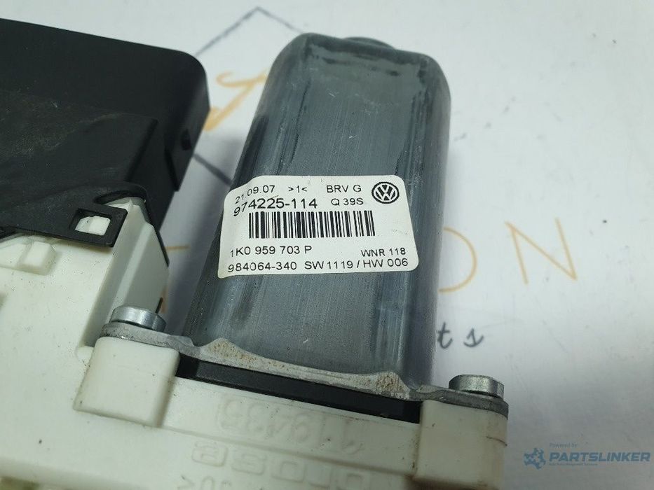Motoras macara geam stanga spate VOLKSWAGEN GOLF V Variant 1K5 2007 - 2009, VOLKSWAGEN PASSAT Variant 3C5 2005 - 2011 2.0 TDI BMP 973624-106   1K0959703P
