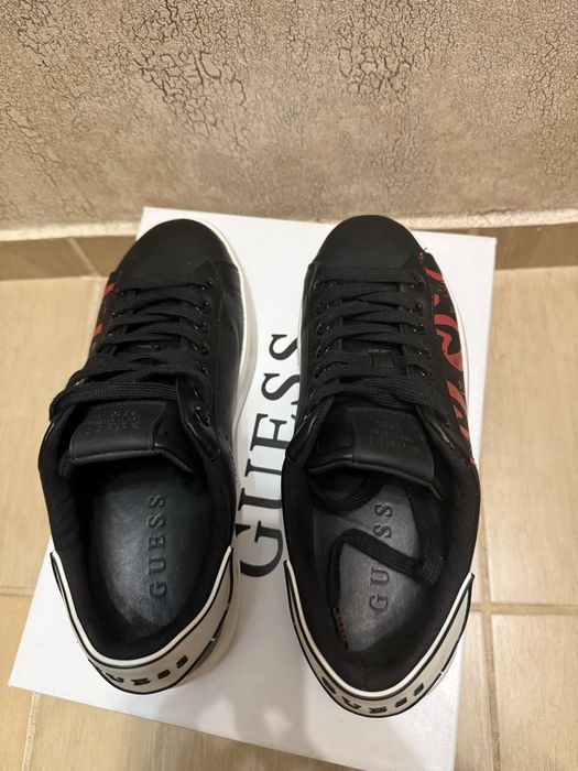 Кожени маратонки Guess Rockie