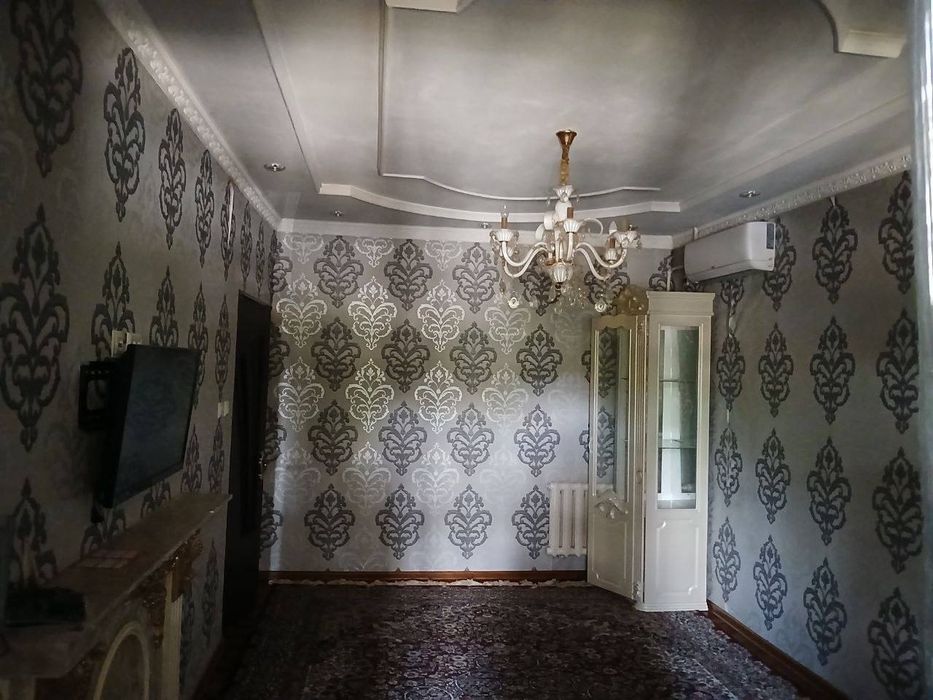 Юнусобод 10 двух комнатная продается квартира