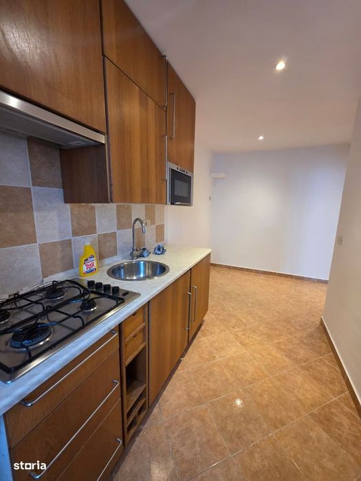 Garsoniera mobilata Zona Garii