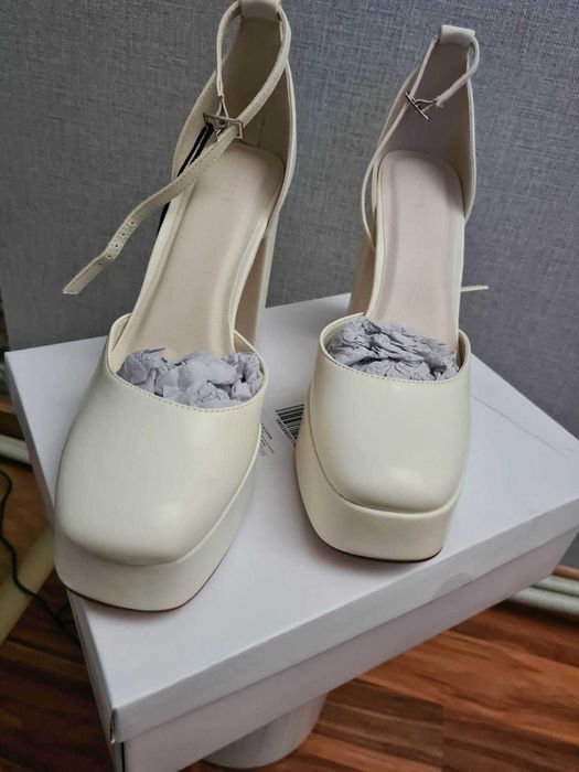 Дамски обувки с ток