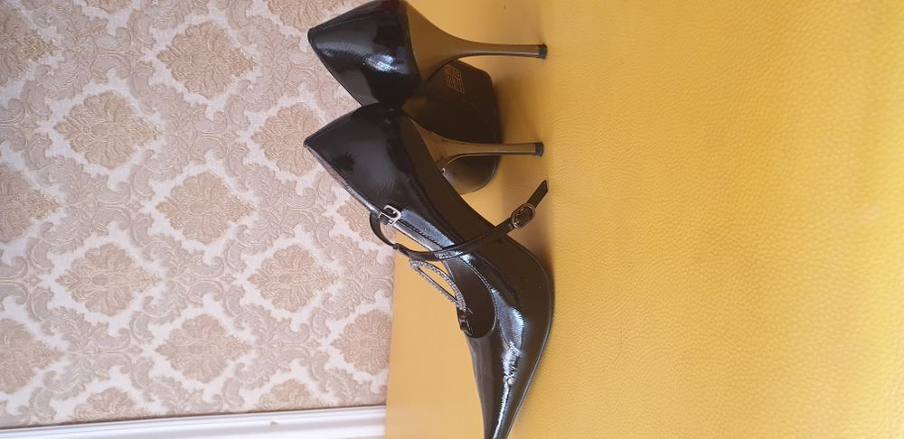 Продам срочно туфли вечерние