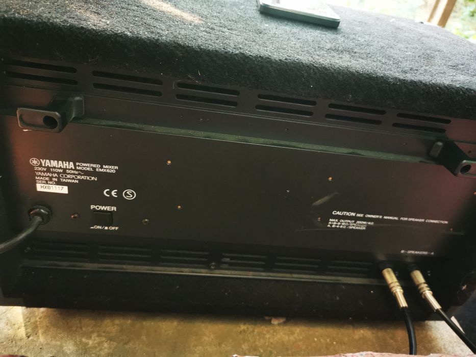 Vând boxe Yamaha și anvelope