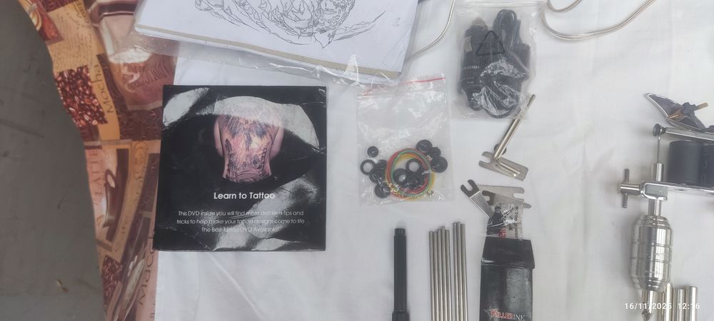 Set pentru tatuaje cu sursă