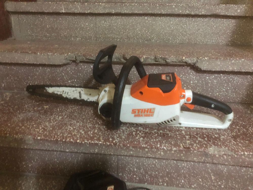 Drujba electrica Stihl MSA 120 C cu acumulator si incarcator