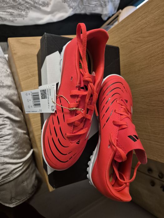 Adidasi Predatoe pentru sintetic marimea 34