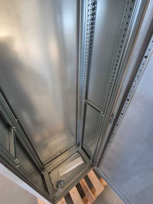 Метален шкаф за ел табла