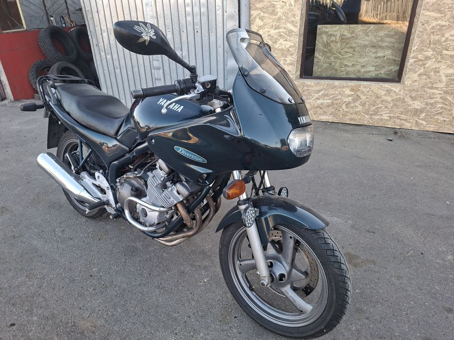 Motocicleta yamaha xj600s