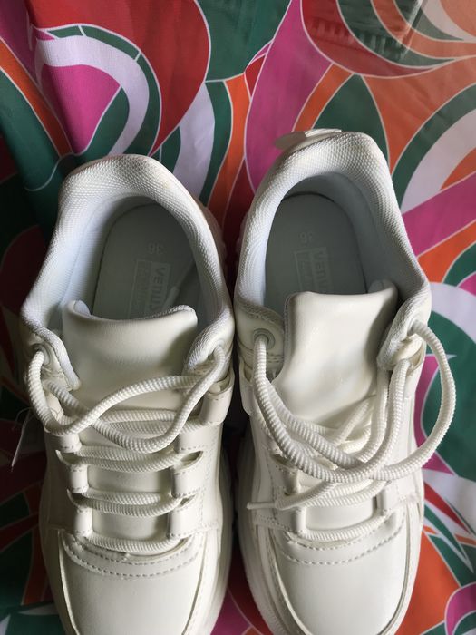 Pantofi sport albi cu platforma