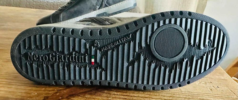 Продавам нови кожени мъжки кецове