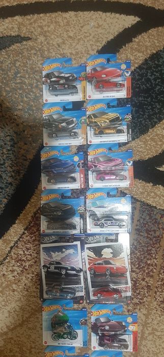 Vând 14 machete Hotwheels impecabile la 115 ron.