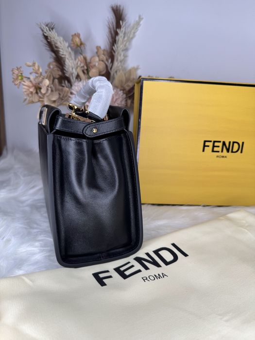 Geanta Fendi Peekaboo Mini piele naturala 100% prezentare completa