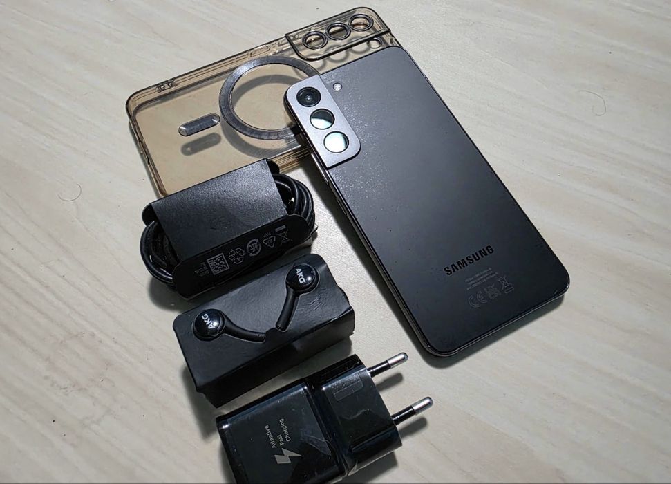 Samsung S22 • 256 GB  memorie • Liber Retea