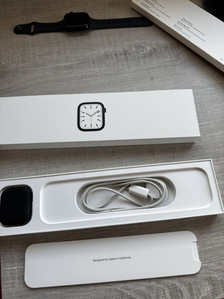 Apple Watch Series 7 (45mm + Cellular) — топ състояние