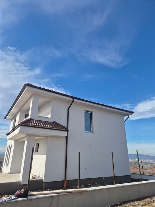 De vanzare casa individuala si duplex ,in loc Dezmir