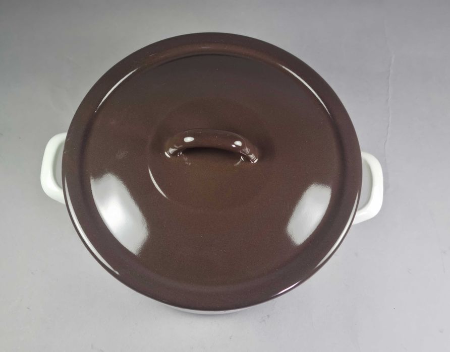 Емайлирана тенджера