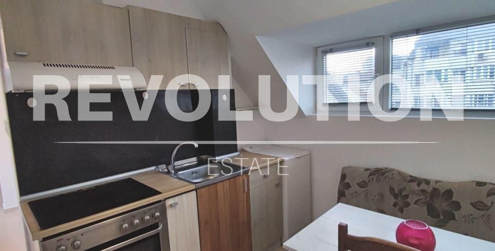 Двустаен апартамент в района на Колхозен пазар!