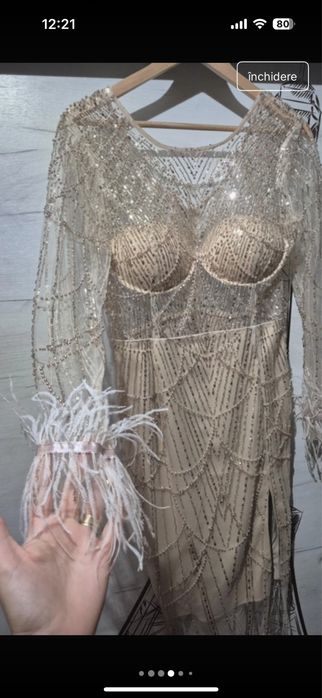 Rochie facuta pe coamanda