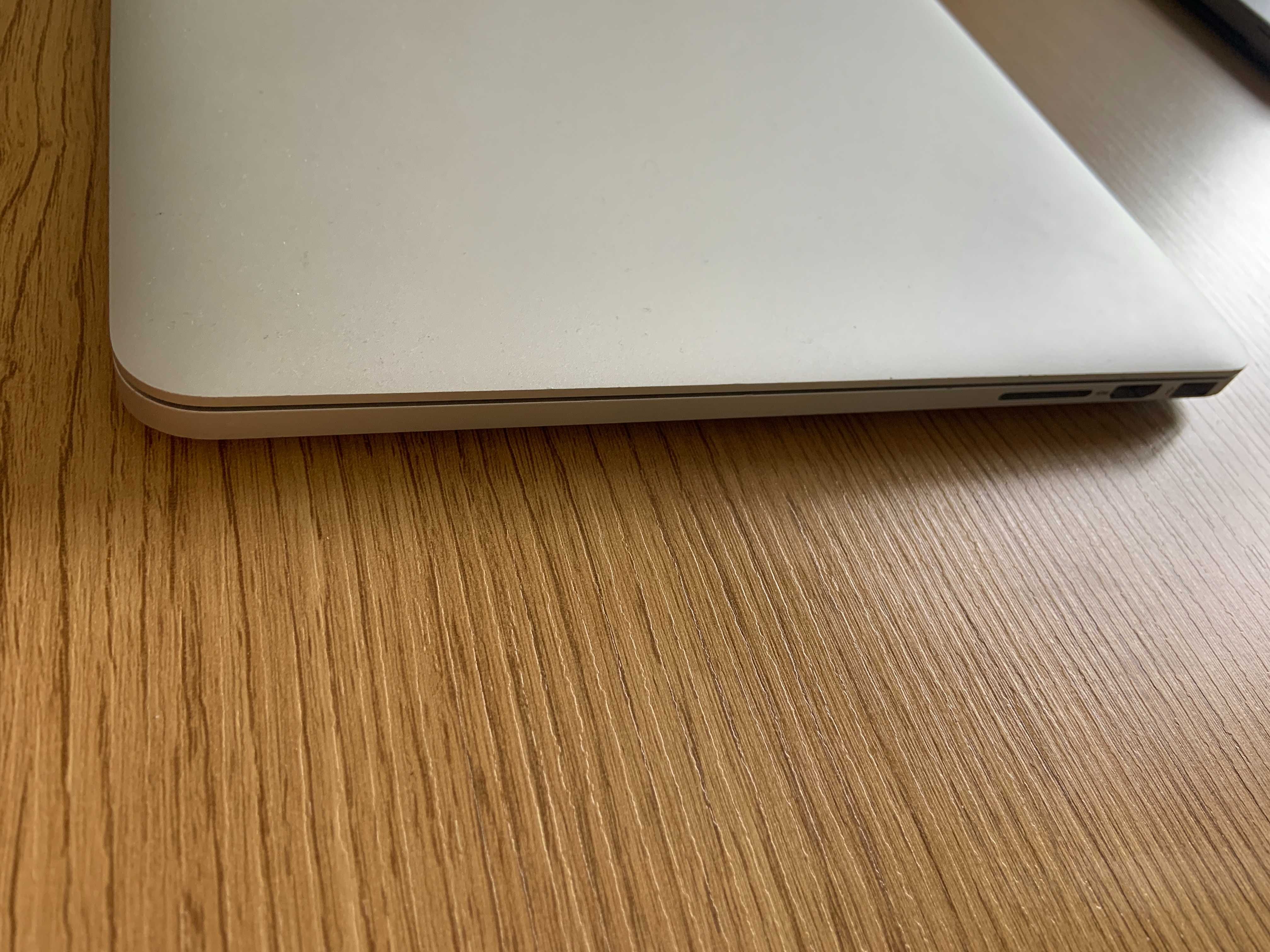 Vand/schimb Macbook pro 2015 15   - schimb cu iphone 12/13