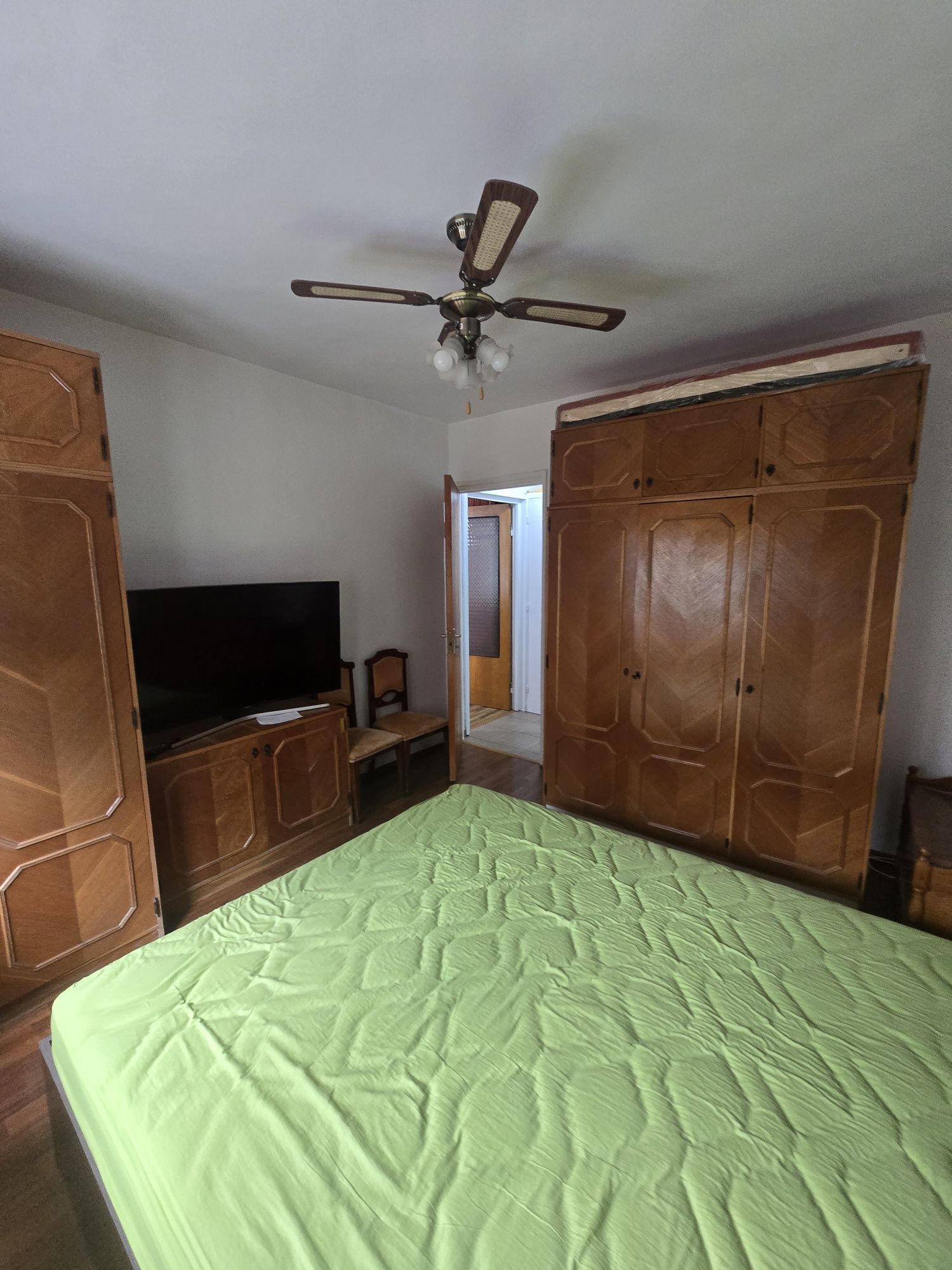 Proprietar inchiriez apartament 2 Camere  metrou N. GRIGORESCU