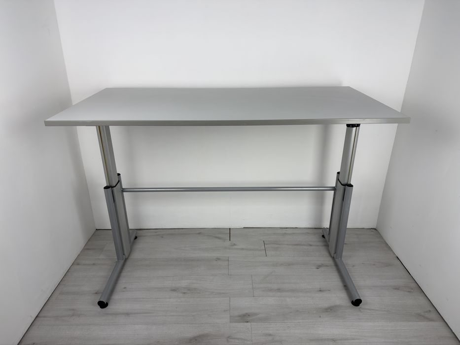 Бюро електрическо регулируема по височина от 66 см до 113 см,