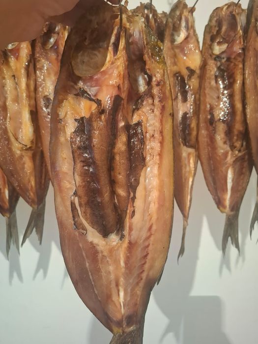 Свежий копченное кефаль бар.