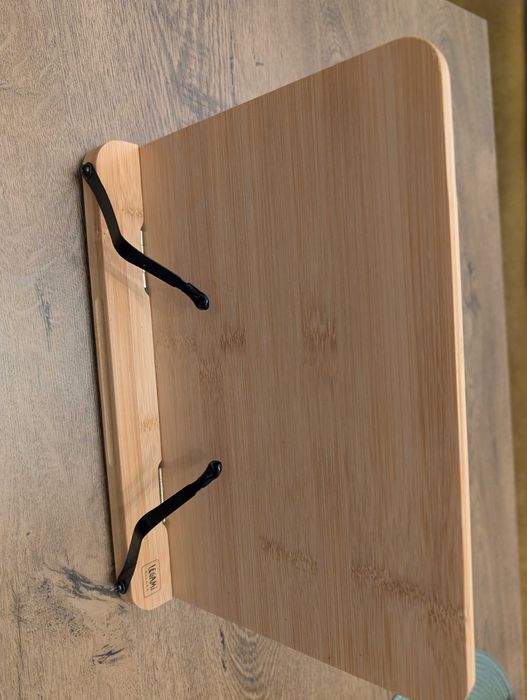 Suport carte/tableta din lemn (de la Carturesti)
