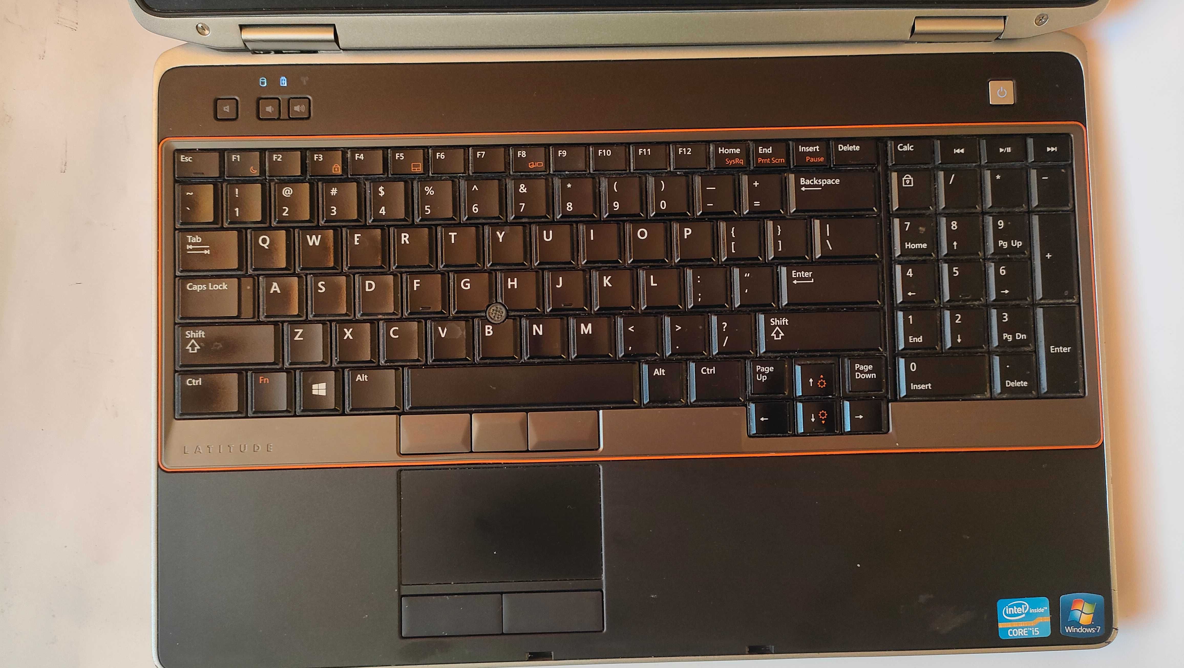 Лаптоп dell latitude e6520 ssd/8gb ram/ i5/ FHD здрава батерия