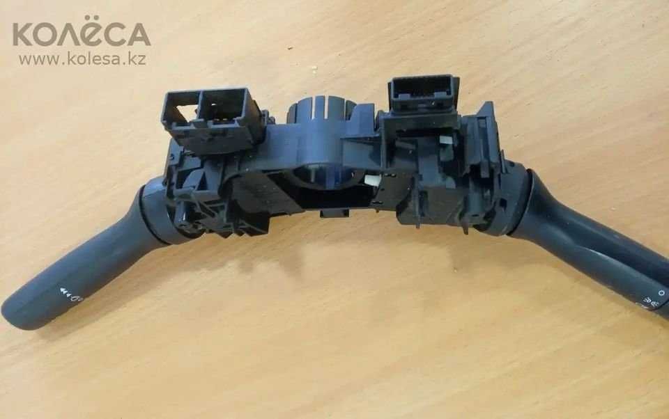 Продам под рулевой переключатель в сборе на Toyota Corolla