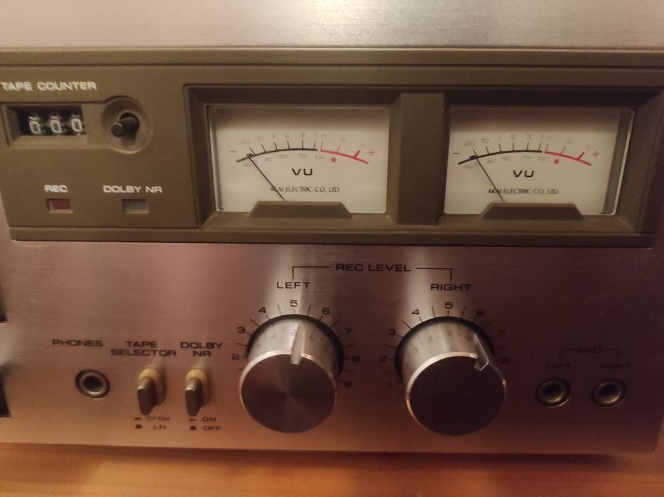 Akai stereo cassette deck model cs-703D