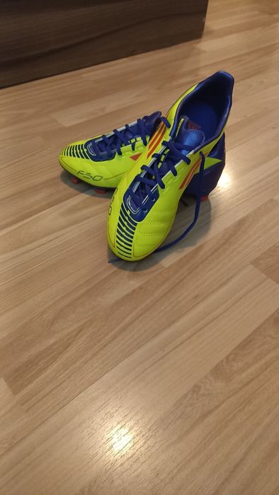 Футболни обувки adidas F50