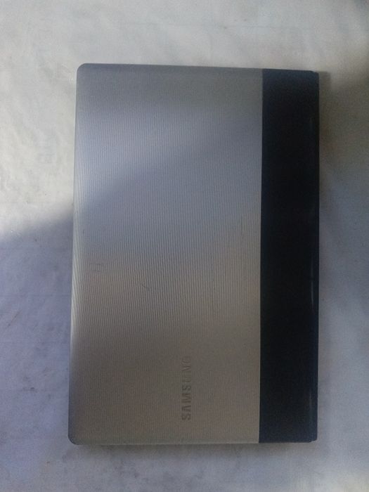 Noutbuk Samsung srochno sotiladi
