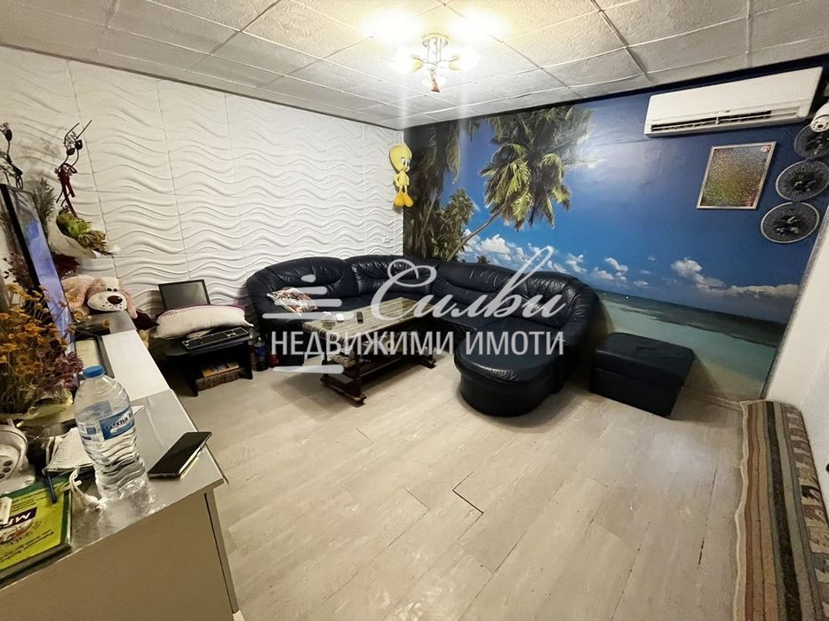 Етаж от ТУХЛЕНА къща в центъра на гр. Шумен!