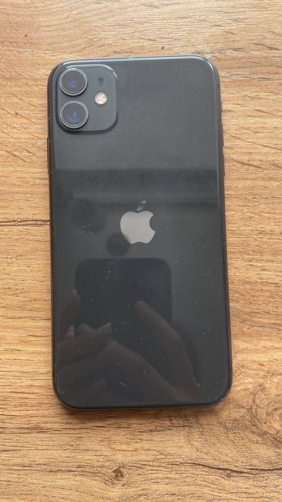 Продам iphone 11 разбитое стекло