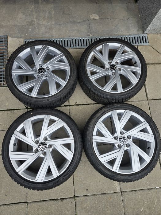 Оригинални джанти със зимни гуми за Vw Golf 225 40 18