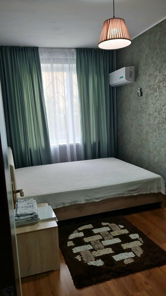 Сдается посуточно 3 ком квартира в 27 мкр , бойлер,  интернет.