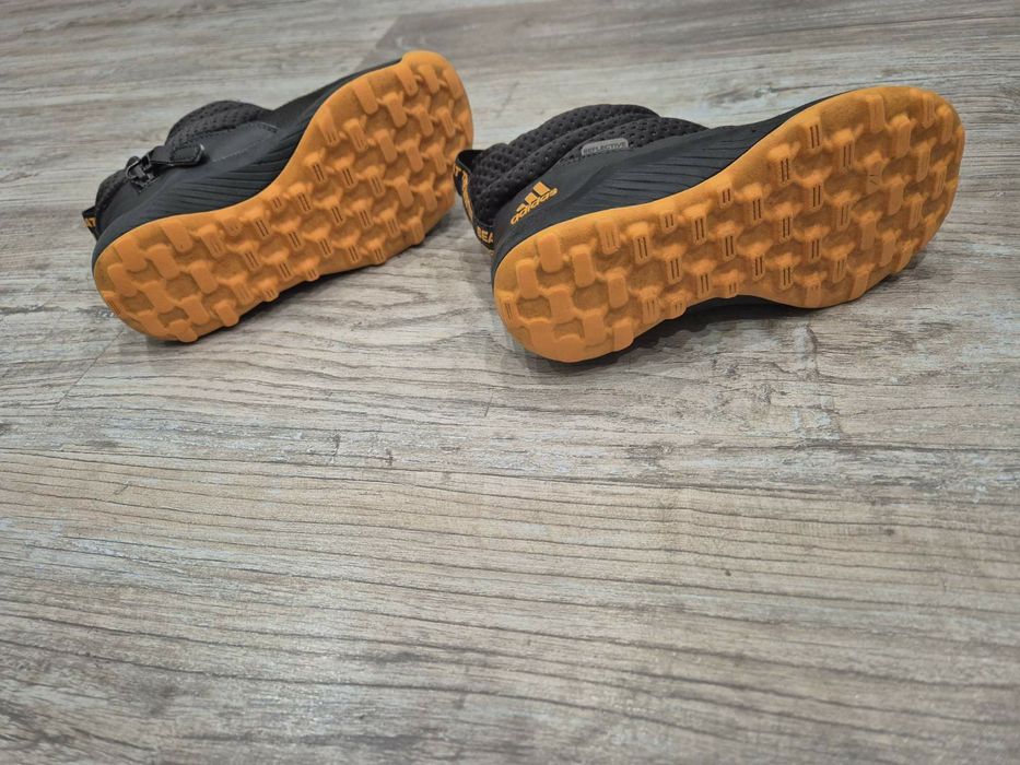 Продавам детски ботуши адидас adidas номер 30