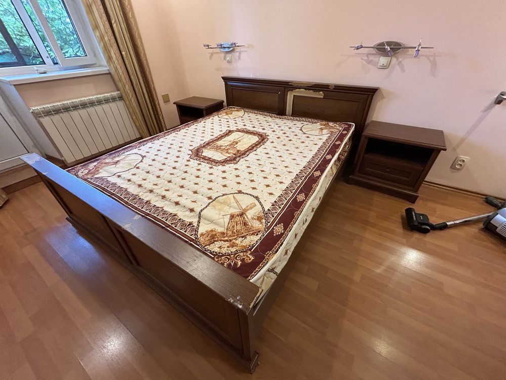 Кровать с матрасом + тумбы