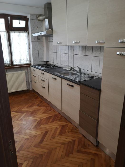 Inchiriez ap 2 camere zona precista