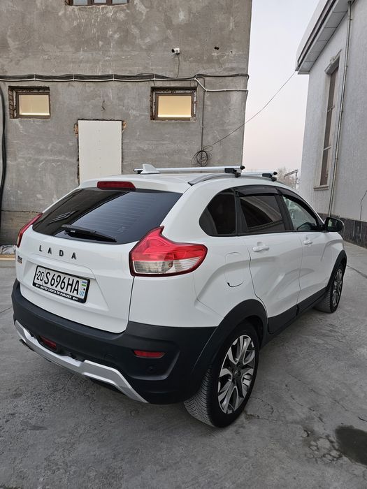 Lada XRAY CROSS 2019