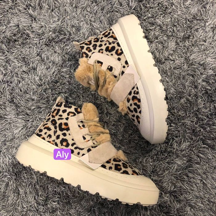 Adidași și ugg-uri