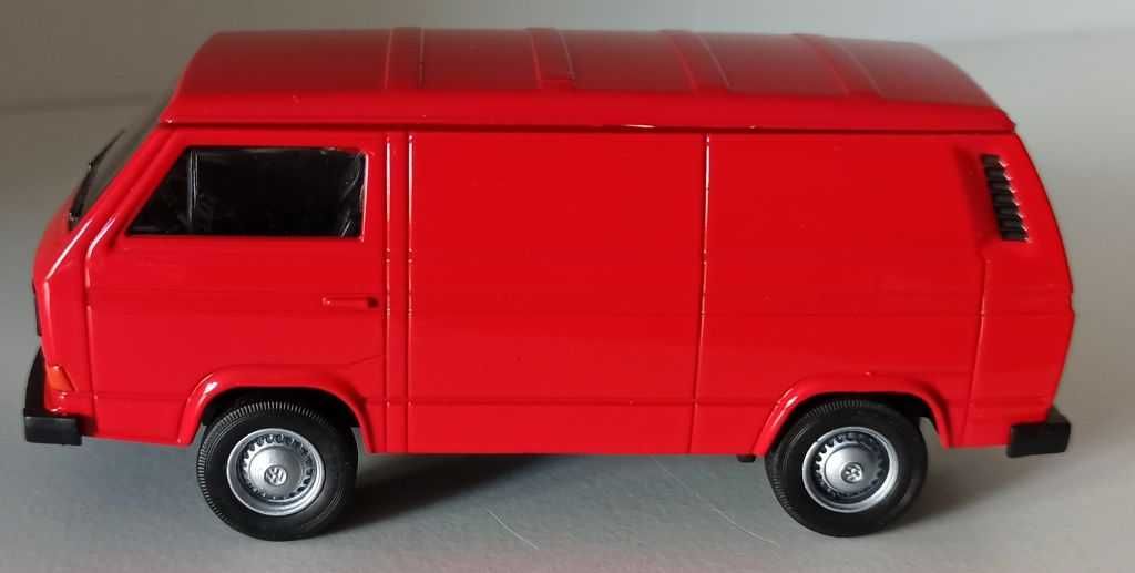 Macheta Volkswagen T3 Van rosu - Welly 1/36 VW