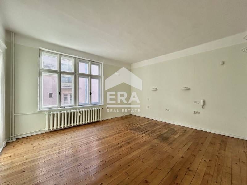 Продава се Къща в София, Център - 1060 кв.м за 3585 €/кв.м - Снимка #8